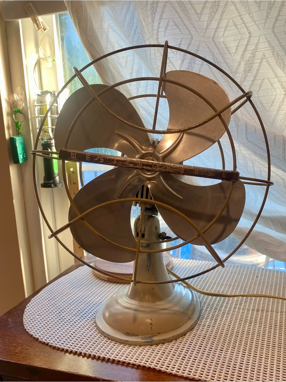 Vintage 1950s Westinghouse Lively Aire Oscillating Desk Fan - Style 1381875